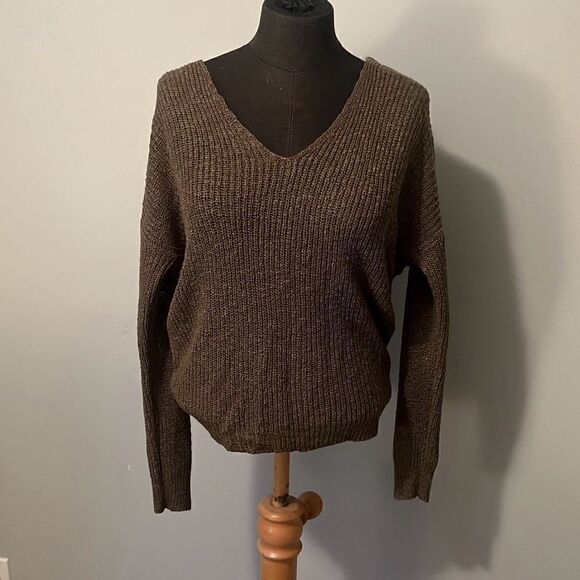 Moon & Madison Womens Knit V-Neck Back Twist Pullover Sweater - Picture 1 of 6